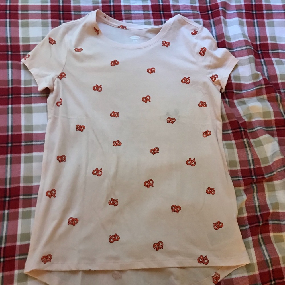old navy pretzel t-shirt